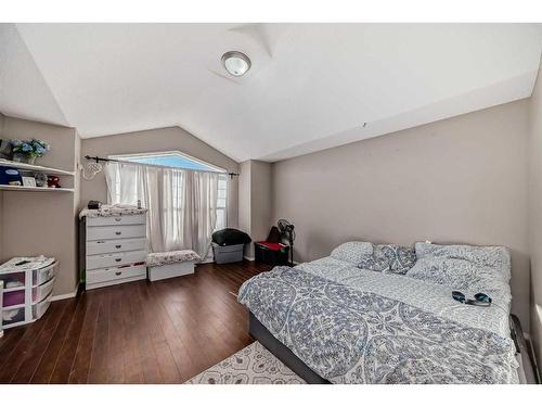 166 Tarawood Lane Ne, Calgary, AB - Indoor Photo Showing Bedroom