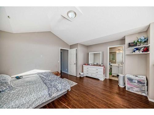 166 Tarawood Lane Ne, Calgary, AB - Indoor Photo Showing Bedroom