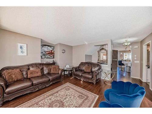 166 Tarawood Lane Ne, Calgary, AB - Indoor Photo Showing Living Room