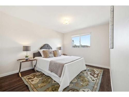 7629 24A Street Se, Calgary, AB - Indoor Photo Showing Bedroom