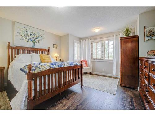 1622 Montrose Terrace Se, High River, AB - Indoor Photo Showing Bedroom