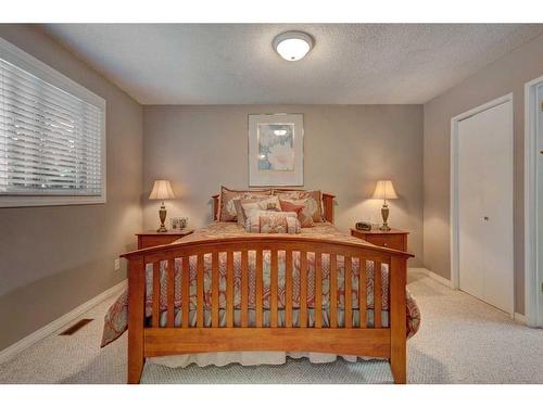 151 Deer Park Place Se, Calgary, AB - Indoor Photo Showing Bedroom