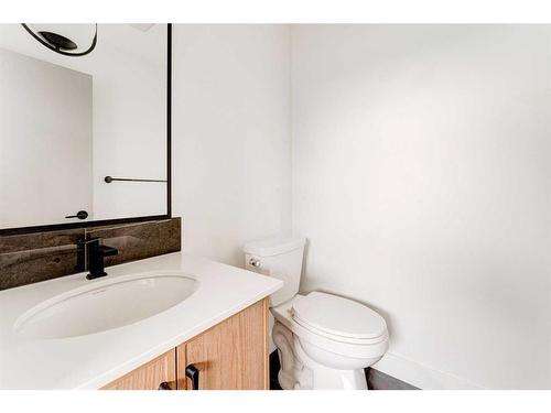 Unit 7-2220 26 Avenue Sw, Calgary, AB - Indoor Photo Showing Bathroom