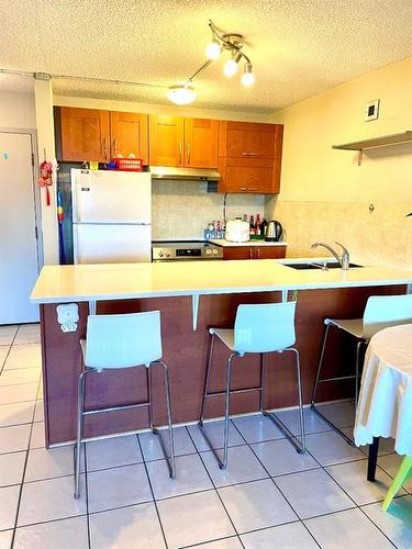 810-221 6 Avenue Se, Calgary, AB - Indoor Photo Showing Kitchen