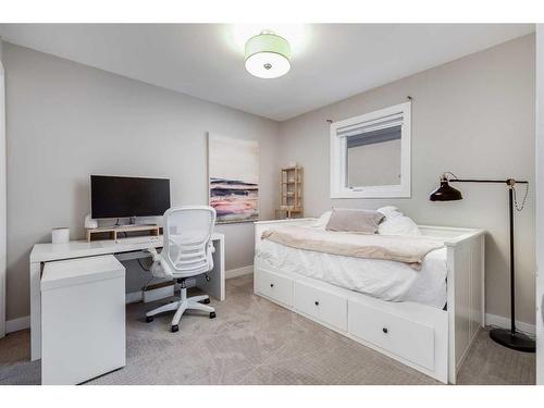 2-2426 24A Street Sw, Calgary, AB - Indoor Photo Showing Bedroom