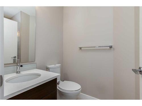 2-2426 24A Street Sw, Calgary, AB - Indoor Photo Showing Bathroom