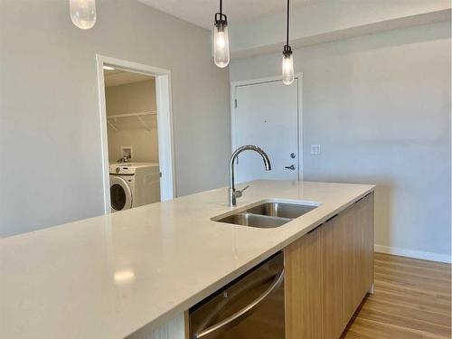 406-40 Carrington Plaza Nw, Calgary, AB - Indoor Photo Showing Kitchen With Double Sink