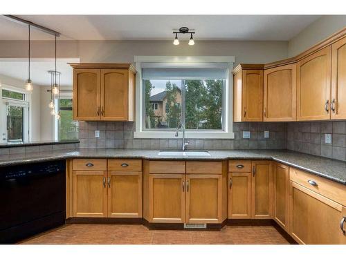 47 Discovery Ridge Circle Sw, Calgary, AB - Indoor Photo Showing Kitchen