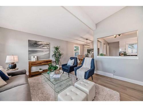 352 Queensland Drive Se, Calgary, AB - Indoor Photo Showing Living Room