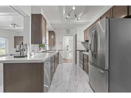 1123 14 Street Nw, Calgary, AB - Indoor Photo Showing Kitchen