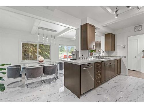 1123 14 Street Nw, Calgary, AB - Indoor Photo Showing Kitchen