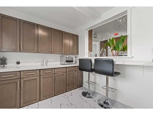 1123 14 Street Nw, Calgary, AB - Indoor Photo Showing Kitchen