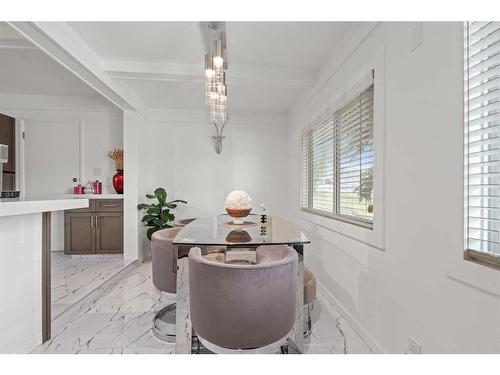 1123 14 Street Nw, Calgary, AB - Indoor Photo Showing Dining Room