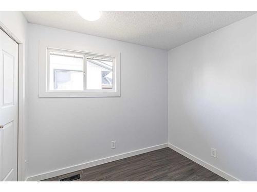 28 Bedford Circle Ne, Calgary, AB - Indoor Photo Showing Other Room