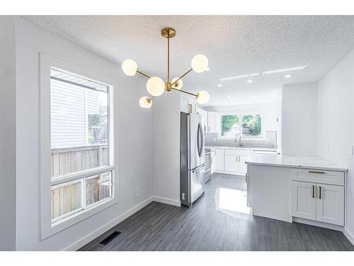 28 Bedford Circle Ne, Calgary, AB - Indoor Photo Showing Kitchen