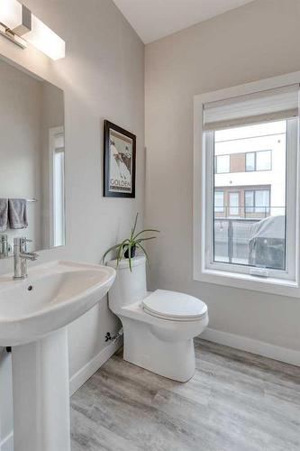 1865 Na'A Drive Sw, Calgary, AB - Indoor Photo Showing Bathroom