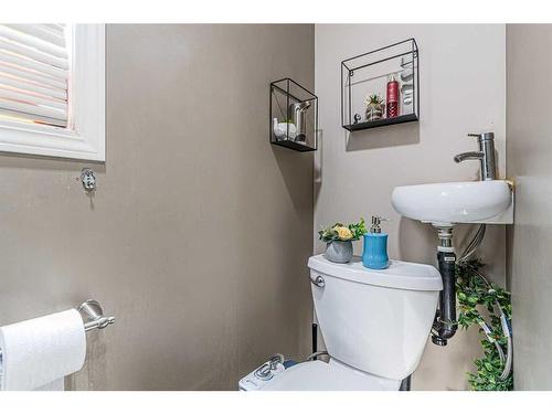 25 Saddlefield Crescent Ne, Calgary, AB - Indoor Photo Showing Bathroom