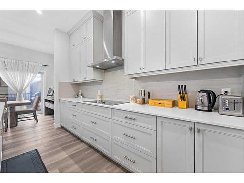 322 Edith Road Nw, Calgary, AB - Indoor Photo Showing Kitchen