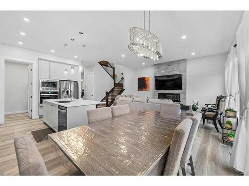 322 Edith Road Nw, Calgary, AB - Indoor Photo Showing Dining Room