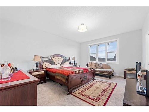 322 Edith Road Nw, Calgary, AB - Indoor Photo Showing Bedroom