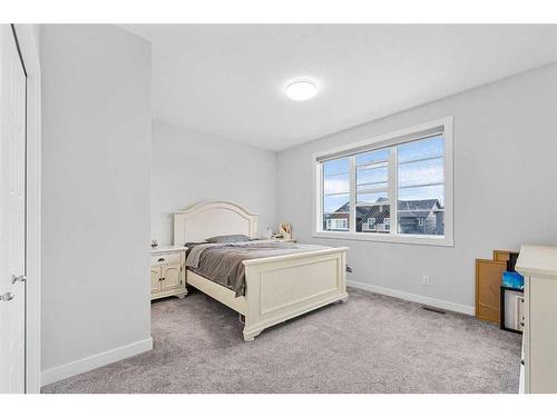 322 Edith Road Nw, Calgary, AB - Indoor Photo Showing Bedroom