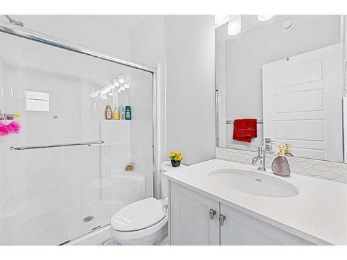 322 Edith Road Nw, Calgary, AB - Indoor Photo Showing Bathroom