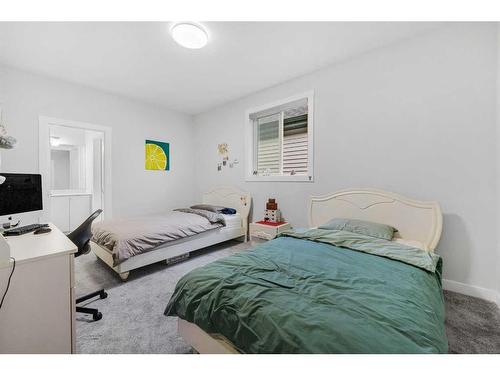 322 Edith Road Nw, Calgary, AB - Indoor Photo Showing Bedroom