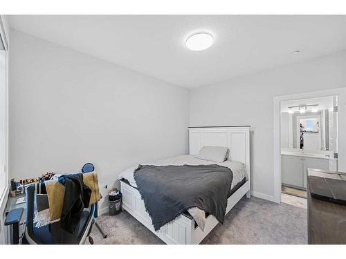 322 Edith Road Nw, Calgary, AB - Indoor Photo Showing Bedroom