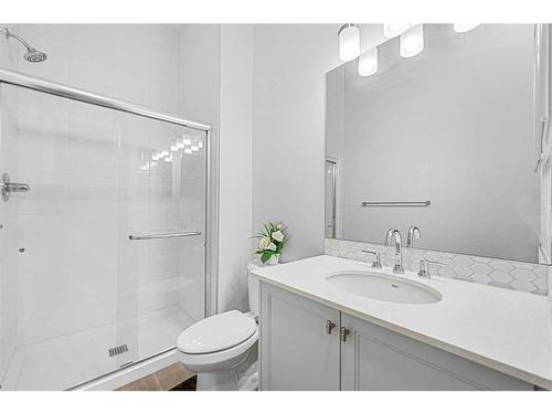 322 Edith Road Nw, Calgary, AB - Indoor Photo Showing Bathroom