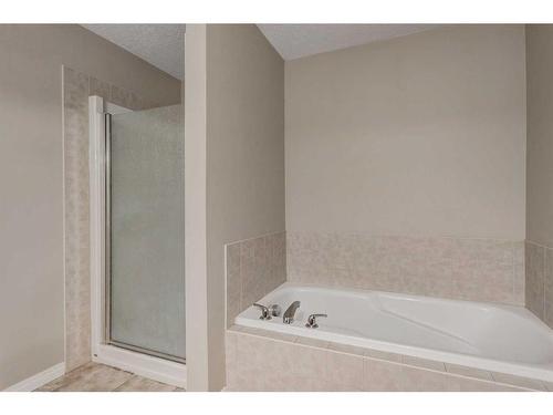 306 Rockyspring Circle Nw, Calgary, AB - Indoor Photo Showing Bathroom