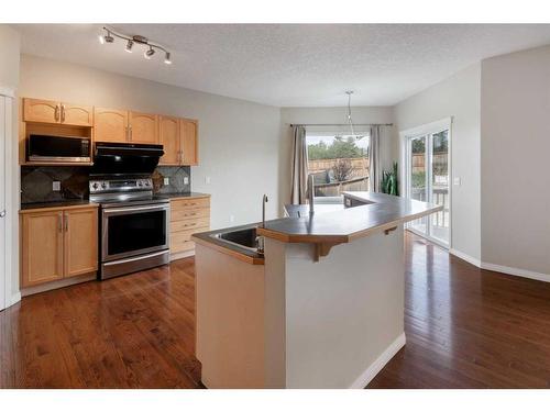 306 Rockyspring Circle Nw, Calgary, AB - Indoor Photo Showing Kitchen