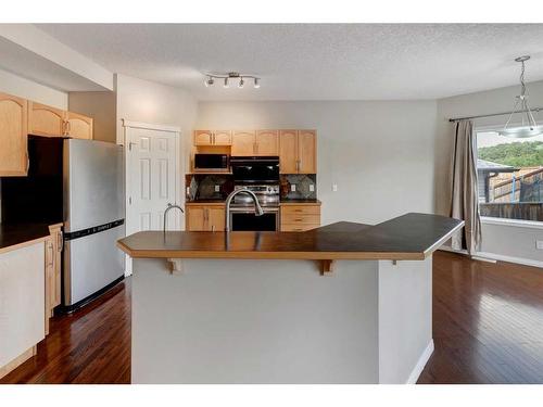 306 Rockyspring Circle Nw, Calgary, AB - Indoor Photo Showing Kitchen