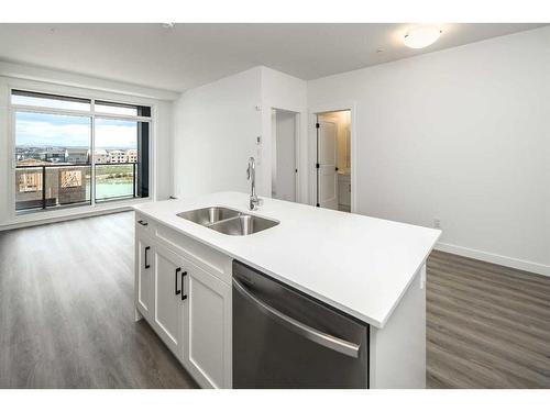 1305-55 Lucas Way Nw, Calgary, AB - Indoor Photo Showing Kitchen With Double Sink