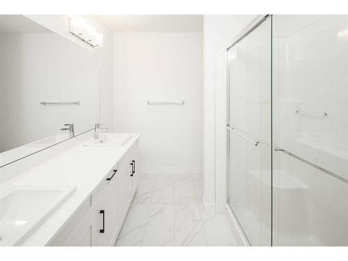 1305-55 Lucas Way Nw, Calgary, AB - Indoor Photo Showing Bathroom