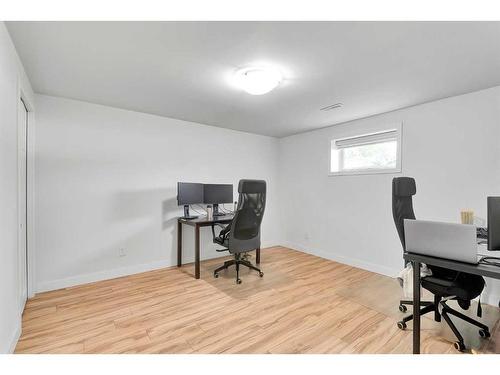 815 Sabrina Road Sw, Calgary, AB - Indoor Photo Showing Office