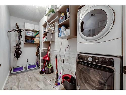 101-527 15 Avenue Sw, Calgary, AB - Indoor Photo Showing Laundry Room