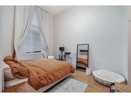 101-527 15 Avenue Sw, Calgary, AB - Indoor Photo Showing Bedroom