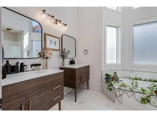 101-527 15 Avenue Sw, Calgary, AB - Indoor Photo Showing Bathroom