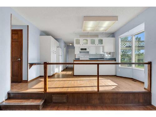 233081 Glenmore View Road, Rural Rocky View County, AB - Indoor Photo Showing Kitchen