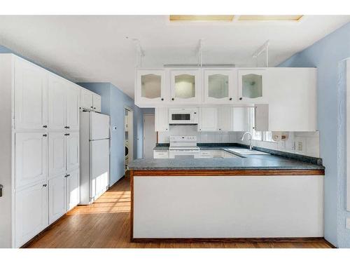 233081 Glenmore View Road, Rural Rocky View County, AB - Indoor Photo Showing Kitchen