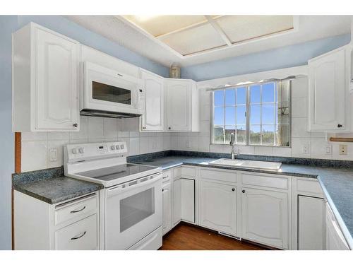 233081 Glenmore View Road, Rural Rocky View County, AB - Indoor Photo Showing Kitchen