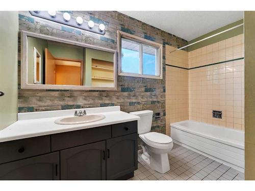 233081 Glenmore View Road, Rural Rocky View County, AB - Indoor Photo Showing Bathroom