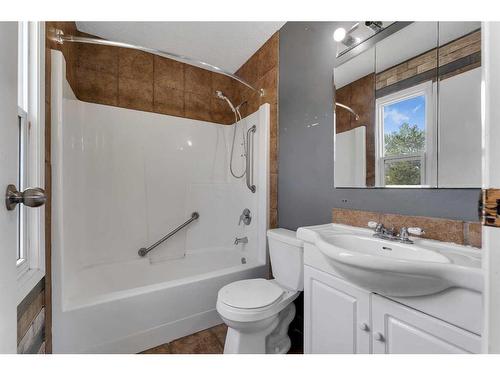 233081 Glenmore View Road, Rural Rocky View County, AB - Indoor Photo Showing Bathroom