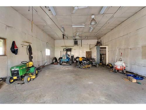 233081 Glenmore View Road, Rural Rocky View County, AB - Indoor Photo Showing Garage