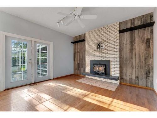 233081 Glenmore View Road, Rural Rocky View County, AB - Indoor Photo Showing Living Room With Fireplace