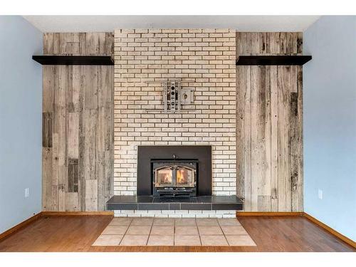 233081 Glenmore View Road, Rural Rocky View County, AB - Indoor Photo Showing Living Room With Fireplace