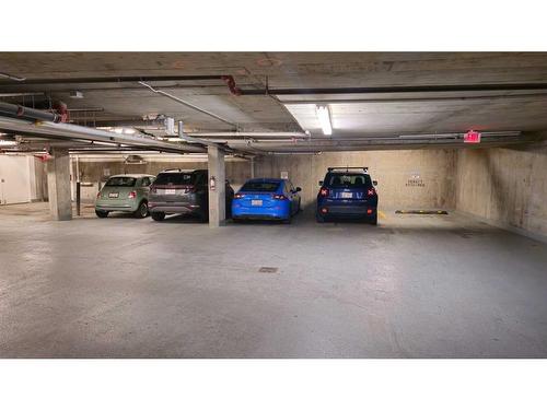 207-515 4 Avenue Ne, Calgary, AB - Indoor Photo Showing Garage