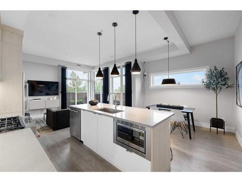 411-3375 15 Street Sw, Calgary, AB - Indoor Photo Showing Kitchen