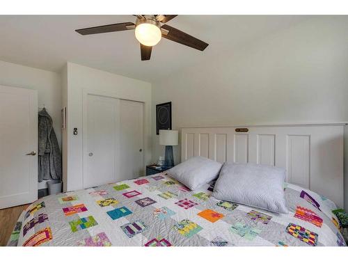 23 & 25 Creston Crescent Nw, Calgary, AB - Indoor Photo Showing Bedroom