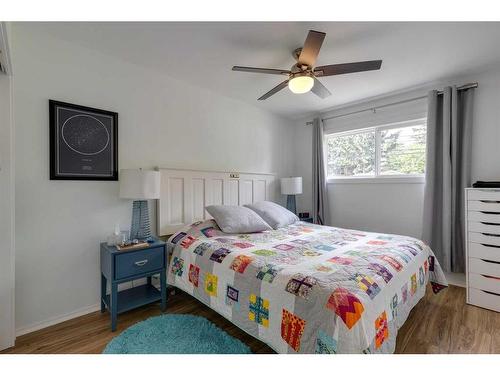 23 & 25 Creston Crescent Nw, Calgary, AB - Indoor Photo Showing Bedroom